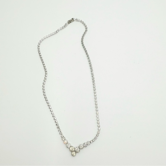 Vintage Chevon Shaped Silver Tone Clear Crystal rhinestones Necklace - Picture 4 of 8